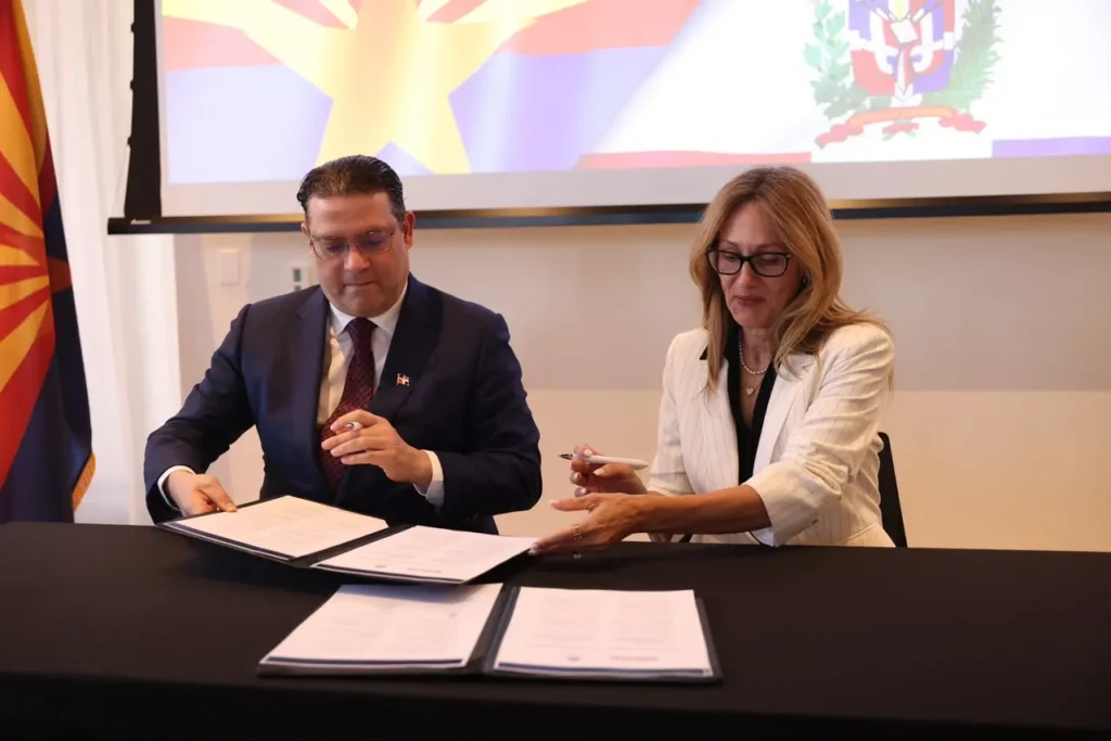 Gobierno dominicano firma acuerdo en Arizona sobre semiconductores y abre otra promesa que queda bajo escrutinio