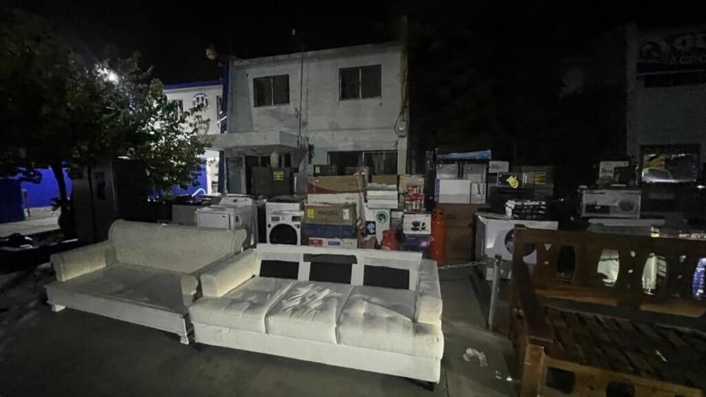 Policía recupera más de 170 objetos saqueados en L&R y ocupa una escopeta