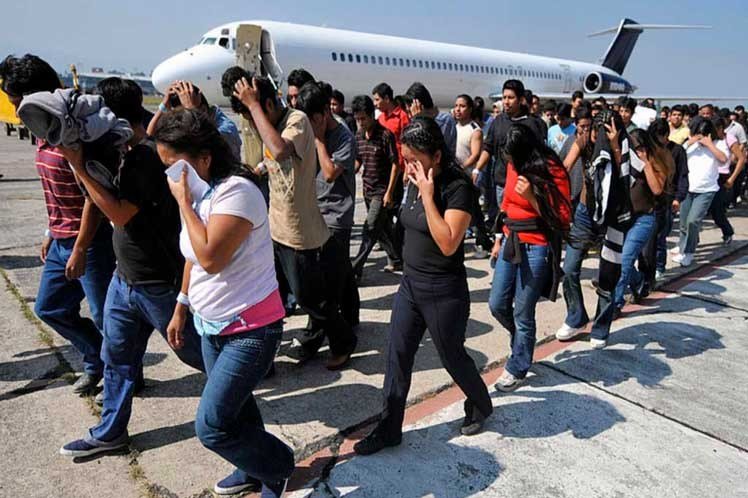 Cinco deportados no bajaron en Liberia y crece la opacidad sobre el acuerdo con EE.UU.