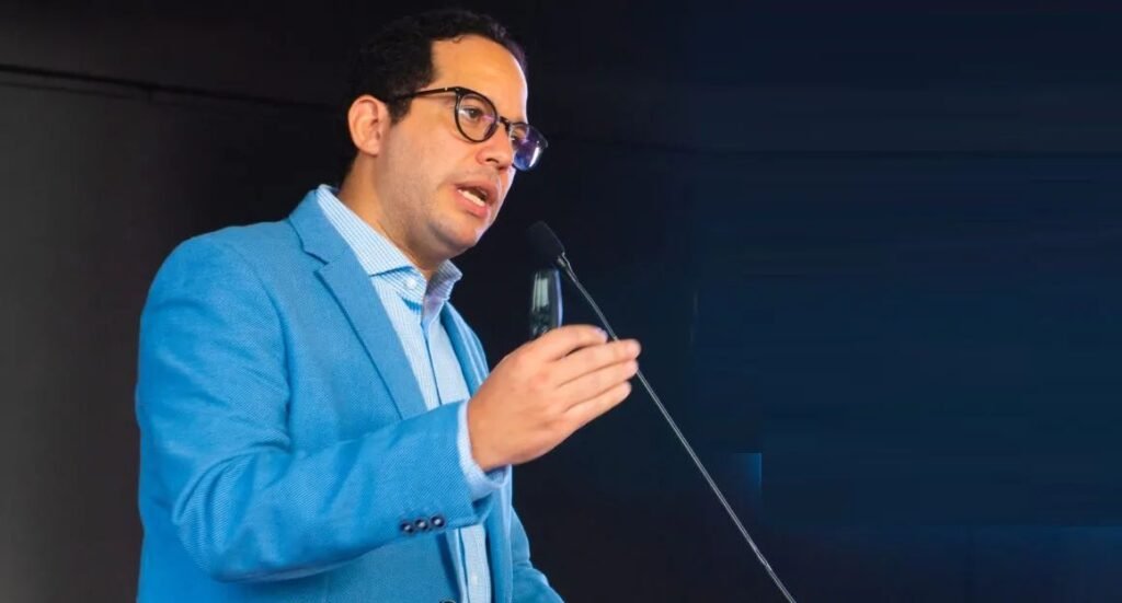 Freund niega que vaya al cargo organizativo del PRM y marca distancia de versiones internas