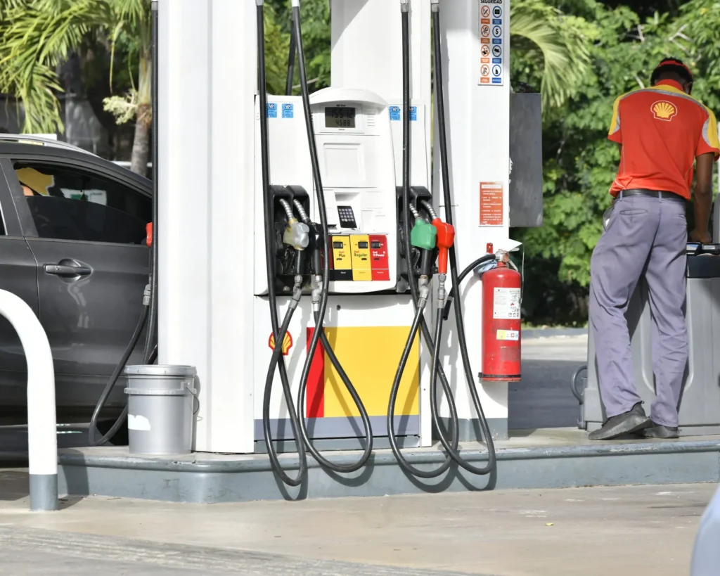 Congelan combustibles con RD$1,369.3 millones y el subsidio anual ya roza los RD$25 mil millones