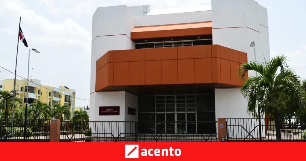 Santiago reúne a 24 decimeros y deja una advertencia sobre el futuro de la tradición