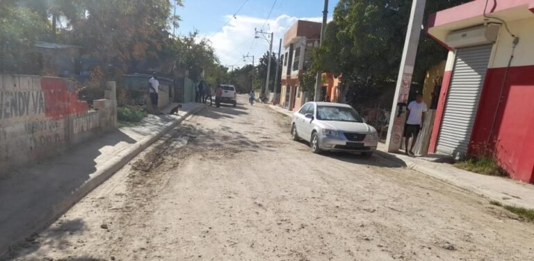 Villa Hermosa crece sin respuesta oficial: 117,445 habitantes siguen entre calles sin asfalto