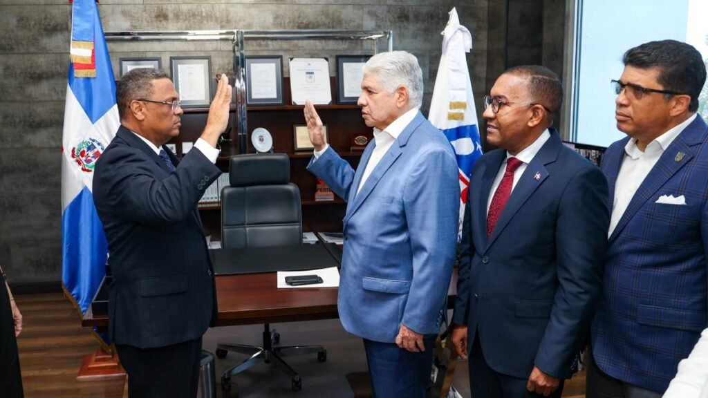 Torres Espinal asume el Departamento Aeroportuario en relevo que vuelve a poner bajo examen la gestión oficial