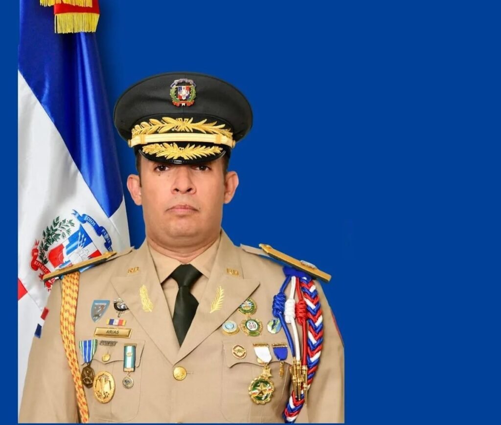 Abinader reordena la cúpula militar y pasa a retiro a varios oficiales en una nueva movida de control interno