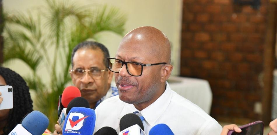 Peña Núñez apunta a fallas de higiene en la Maternidad de La Altagracia y crece la presión por respuestas