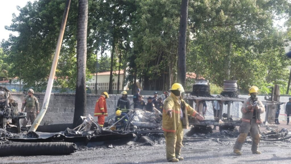 Explosión de tanquero en la George Washington deja dos muertos y cuatro vehículos implicados