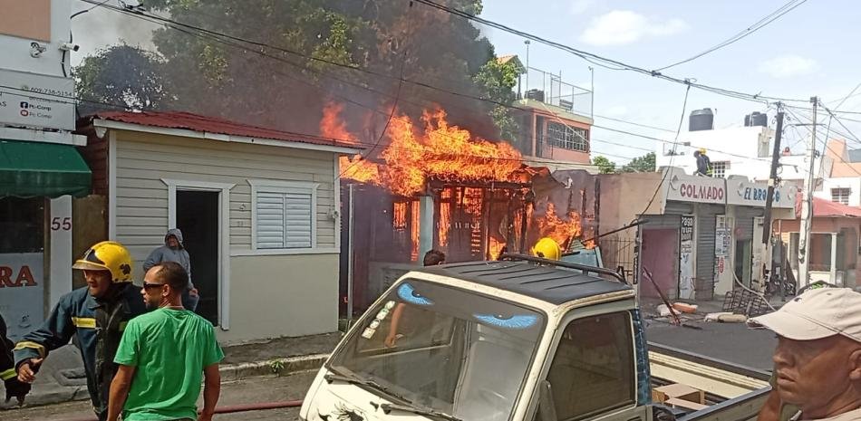 Incendio reduce a cenizas una vivienda en San José de Ocoa
