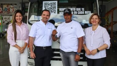 Bellón entrega en Santo Domingo un camión Dayun y se abre la discusión sobre lo que realmente dejan estas campañas