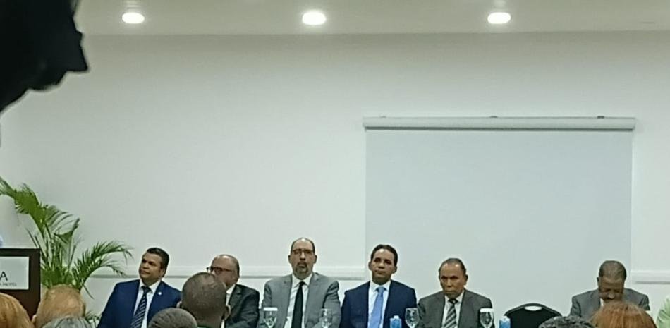 Fuerza del Pueblo eleva alerta institucional por incumplimiento del Gobierno a fallos del Constitucional