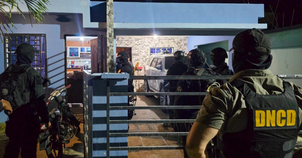 Diez y once arrestados en un operativo contra una red de drogas asentada entre Chavón y Bayahíbe