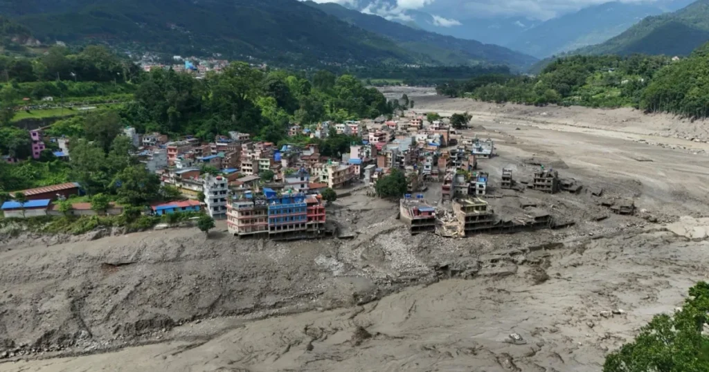 Nepal afronta una emergencia con 157 muertos y 484 turistas aún desaparecidos tras las riadas en Rasuwa