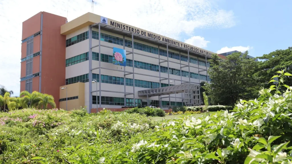 Medio Ambiente remozó su red territorial y estrena oficina en Barahona