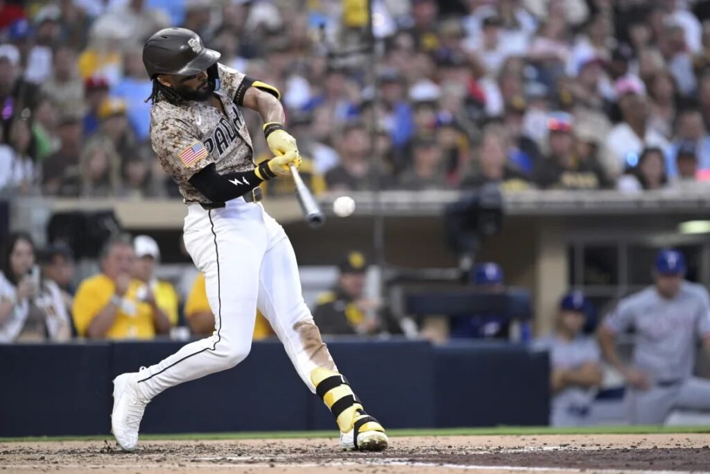 Tatis Jr. acelera justo a tiempo y sostiene el impulso de los Padres en la lucha por octubre