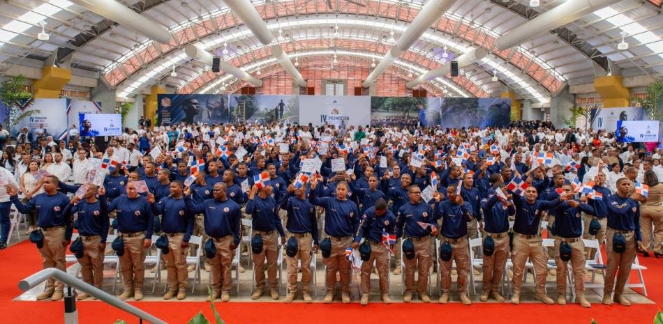 Migración suma 162 agentes mientras crece el aparato de control y quedan abiertas las exigencias de rendición de cuentas