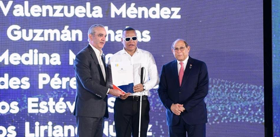 Abinader lidera en la UASD entrega de 1,500 becas y el plan ‘Excelencia Sin Barreras’
