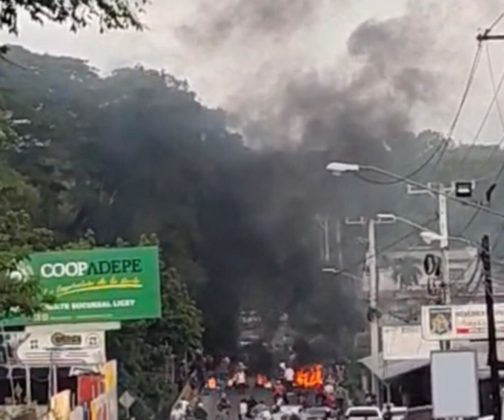 Carolay Taveras: protesta en Licey al Medio presiona por justicia mientras el señalado sigue prófugo