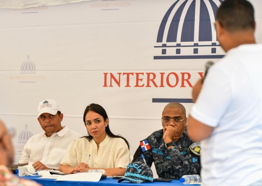 Raful vuelve a Villas Agrícolas para revisar pendientes de una intervención que aún requiere refuerzos