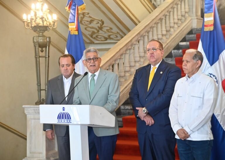 Gobierno prevé buscar RD$526,000 millones en 2027 para cubrir déficit y deuda que vence ese año
