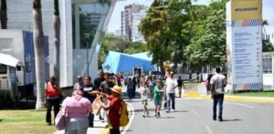 Feria del Libro vuelve a exhibir su peso cultural mientras persiste la exigencia de que la gestión convierta la masividad en resultados