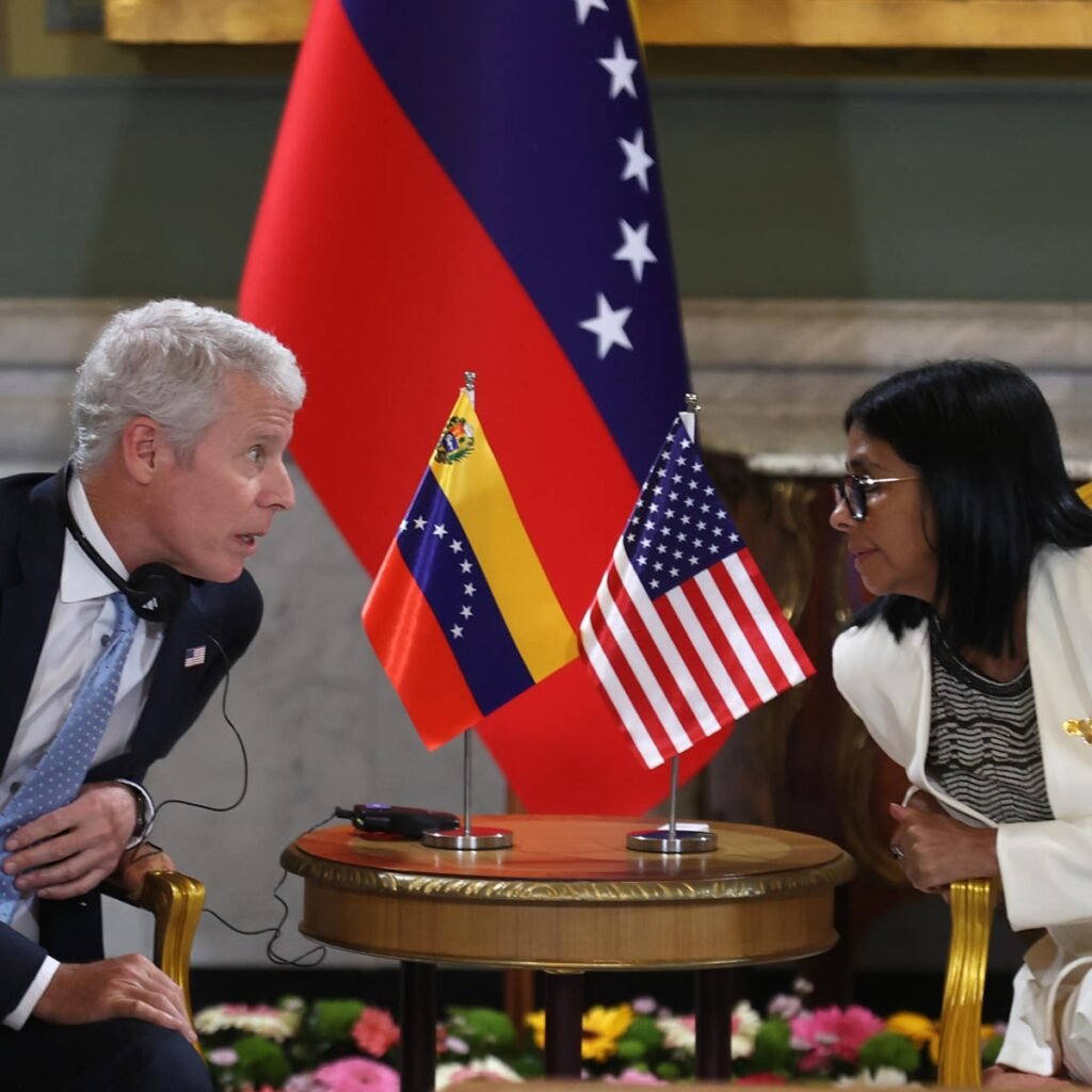 Visita de Wright a damnificados expone el contraste entre la ayuda y los negocios tras la tragedia en Venezuela
