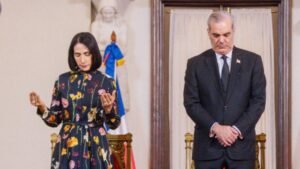 Abinader lleva la fe al Palacio y reabre el debate sobre símbolos de poder y respuestas de gestión