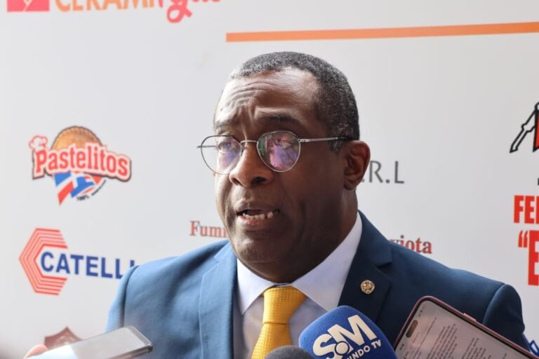 Antonio Ciriaco dice que se abren más empresas de las que cierran, pero advierte presión sobre negocios locales