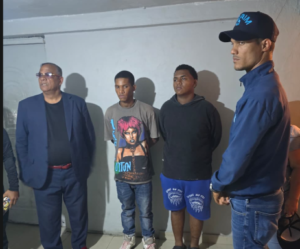 Dos jóvenes quedan bajo custodia por robo de motocicleta en Los Alcarrizos; el caso mantiene la presión sobre la seguridad