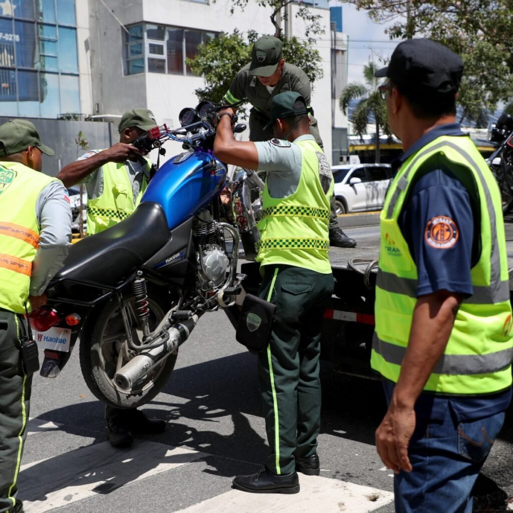 Más de 82 motociclistas son fiscalizados en el Gran Santo Domingo y afloran infracciones en avenidas clave