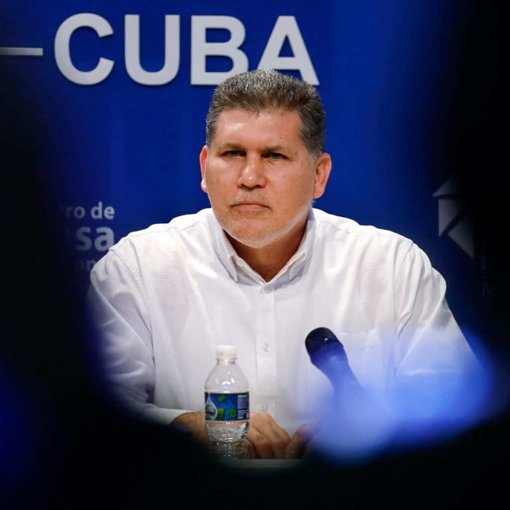 Cuba amplía la apertura económica con nuevas reglas para empleo, banca exterior y turismo privado